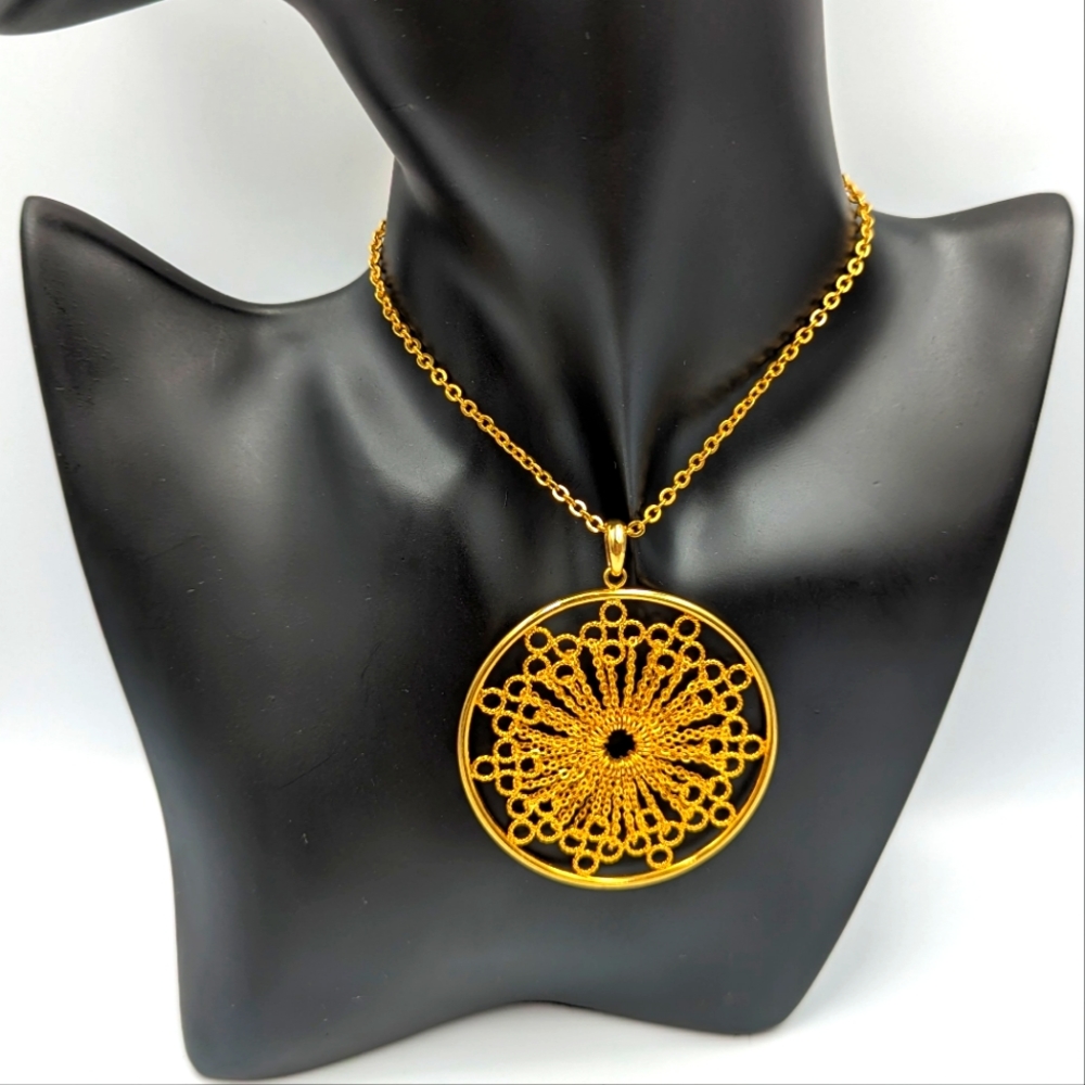 Vintage Joan Rivers Necklace Filigree Mandala Sunburst Pendant Gold Tone 18"